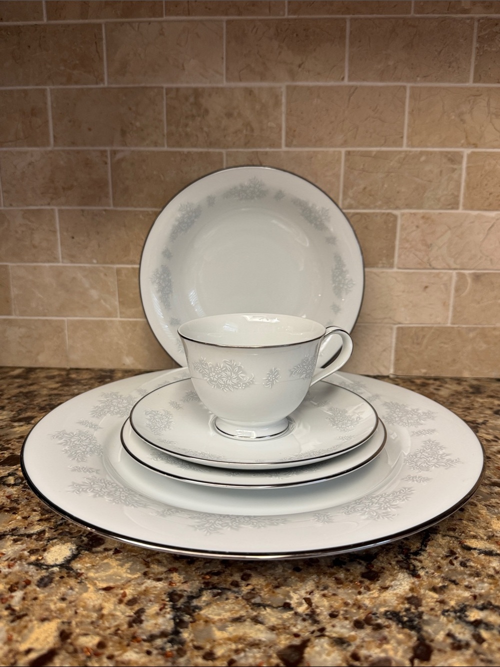 Noritake Casablanca Elegant White Floral Fine China Dinnerware Set - 5 Piece